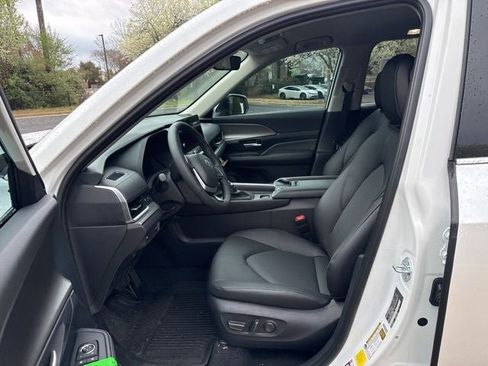 New 2026 Toyota Grand Highlander XLE image 9