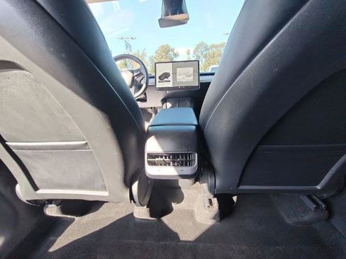 Used 2023 Tesla Model Y Performance image 19