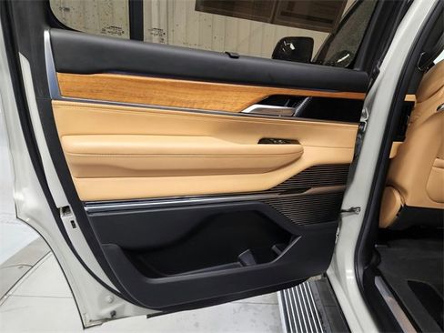 Used 2022 Jeep Grand Wagoneer Series III w/ Rear Seat Video Group 1 image 35