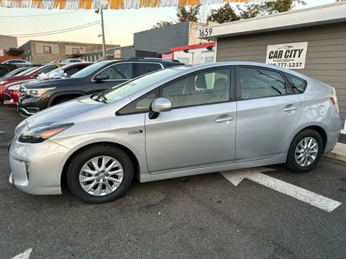 Used 2014 Toyota Prius Plug-In Hybrid image 8