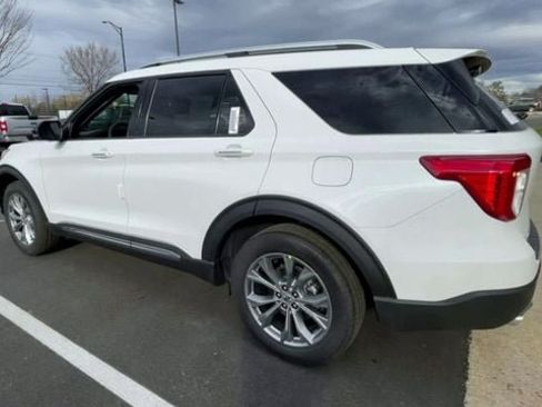 Used 2022 Ford Explorer Limited w/ Equipment Group 301A AWD/4WD image 6