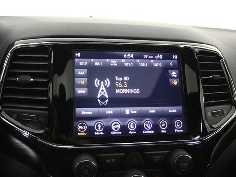 Used 2019 Jeep Grand Cherokee Altitude image 26