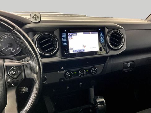 Used 2016 Toyota Tacoma TRD Sport w/ Towing Package RWD image 6