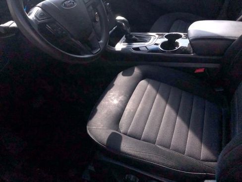 Used 2018 Ford Edge SE FWD image 17