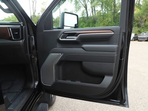 Used 2026 GMC Sierra 2500 Denali w/ Technology Package AWD/4WD image 9
