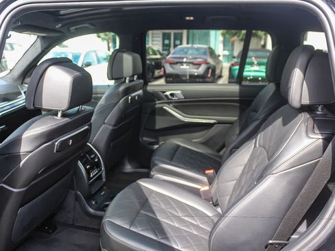 Used 2024 BMW X7 xDrive40i w/ M Sport Package AWD/4WD image 17