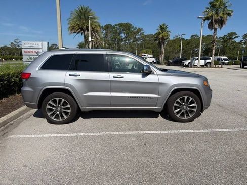 Used 2017 Jeep Grand Cherokee Overland RWD image 3