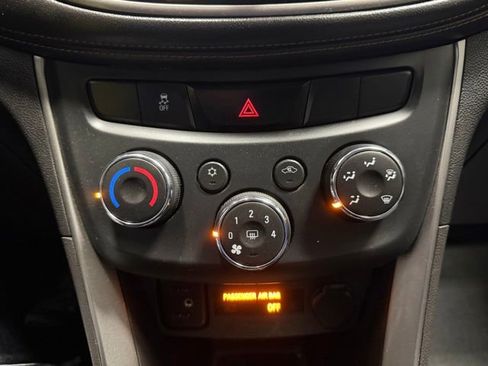 Used 2017 Chevrolet Trax LS w/ Fleet Convenience Package FWD image 32