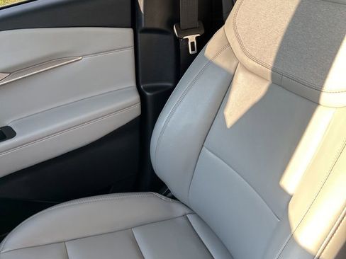 Used 2025 Ford Explorer Active w/ Active Comfort Package RWD image 21