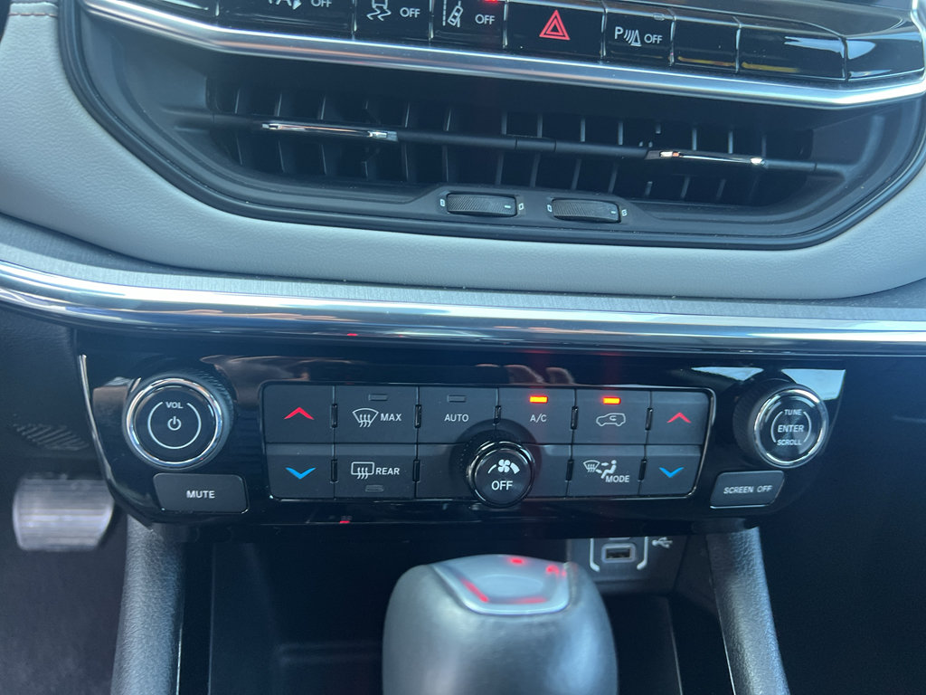 Used 2023 Jeep Compass Limited w/ Sun and Sound Group AWD/4WD image 34