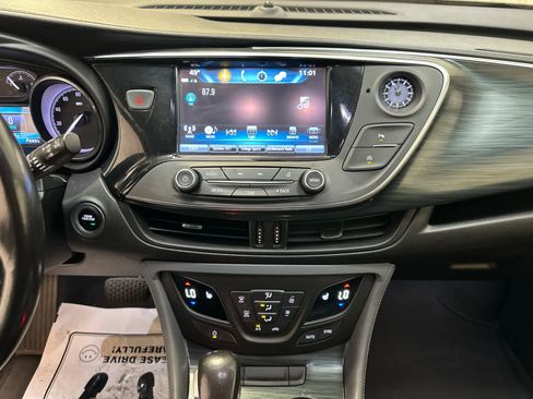 Used 2020 Buick Envision Essence image 5