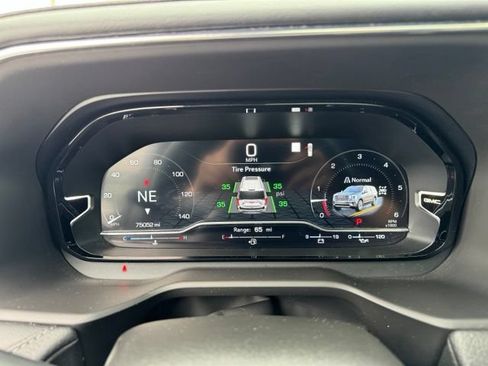 Used 2022 GMC Yukon XL Denali AWD/4WD image 17