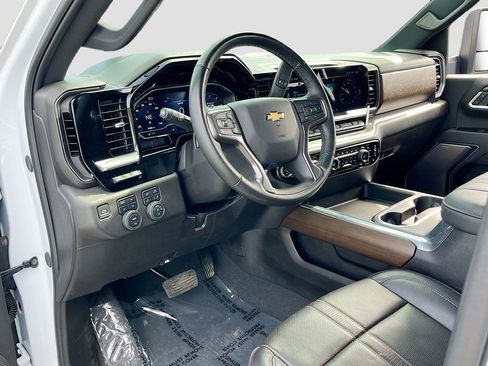 Used 2025 Chevrolet Silverado 2500 High Country w/ Technology Package AWD/4WD image 9