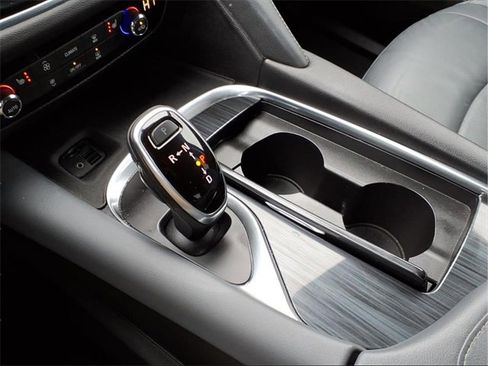 Used 2021 Buick Enclave Essence image 27