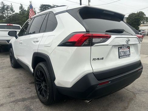 Used 2021 Toyota RAV4 LE AWD/4WD image 5