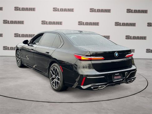 Used 2023 BMW 760i xDrive w/ Executive Package image 3