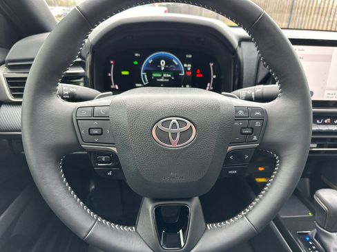 Used 2025 Toyota Camry SE w/ Multimedia Upgrade Package image 22