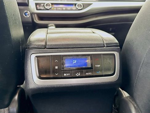 Used 2018 Toyota Highlander XLE AWD/4WD image 32