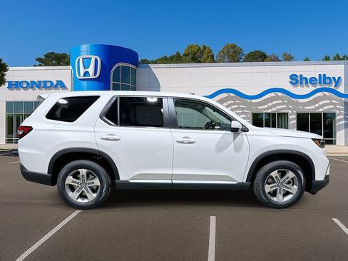 New 2025 Honda Pilot EX-L image 9