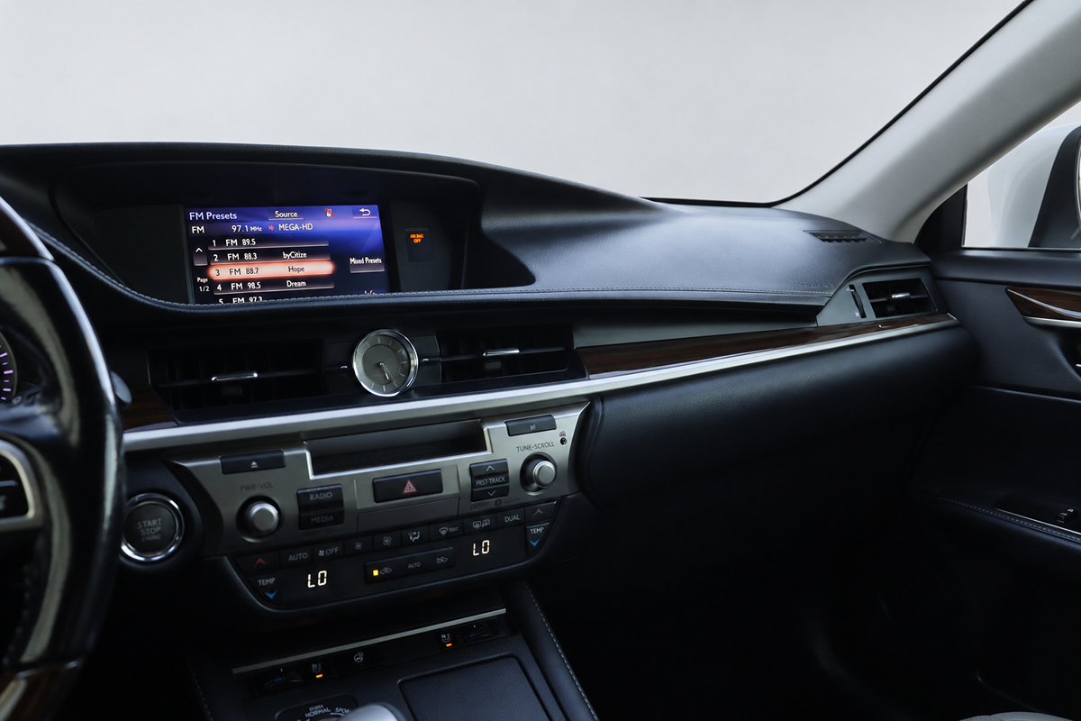 Used 2017 Lexus ES 350 w/ Navigation System Package FWD image 30