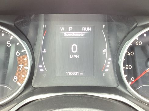 Used 2020 Jeep Compass Latitude FWD image 2