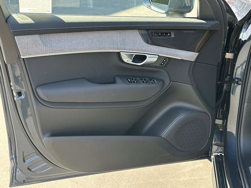 New 2026 Volvo XC90 T8 Ultra w/ Protection Package Premier image 11