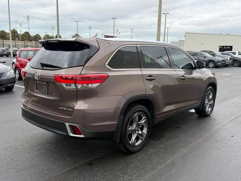 Used 2018 Toyota Highlander Limited Platinum image 9