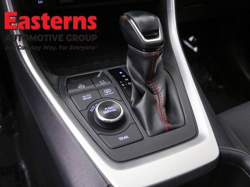 Used 2022 Toyota RAV4 SE image 13