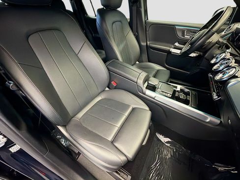 Used 2023 Mercedes-Benz GLB 250 w/ Premium Package image 15