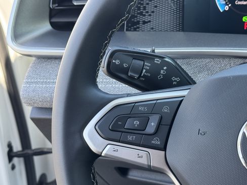 Certified 2025 Volkswagen Tiguan S FWD image 18