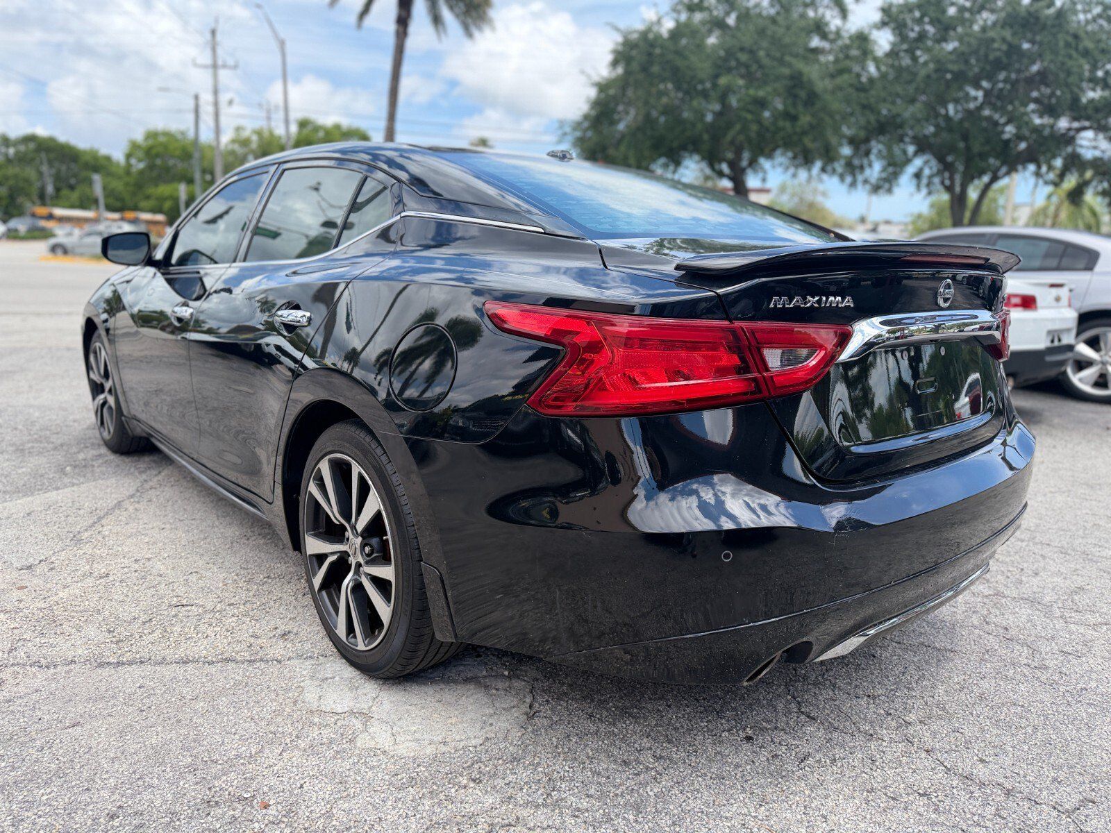 Used 2017 Nissan Maxima SR w/ Midnight Edition FWD image 3