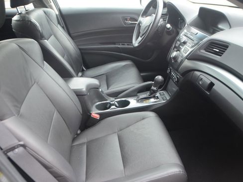 Used 2013 Acura ILX w/ Premium Package image 4