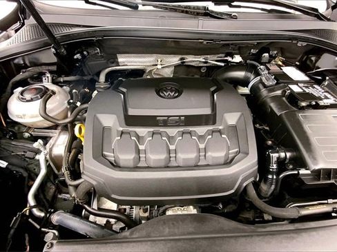 Used 2018 Volkswagen Tiguan S image 10