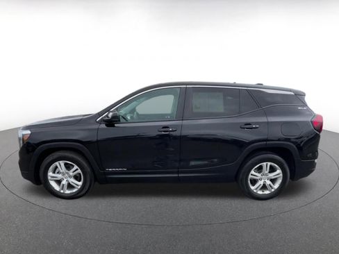 Used 2024 GMC Terrain SLE FWD image 9