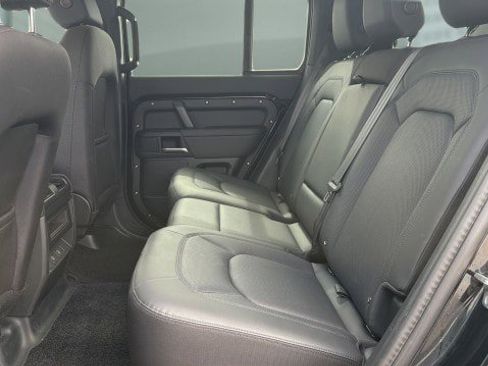 Used 2025 Land Rover Defender 110 S image 19