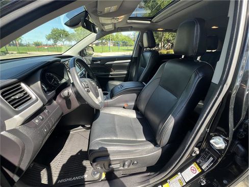 Used 2018 Toyota Highlander XLE image 21