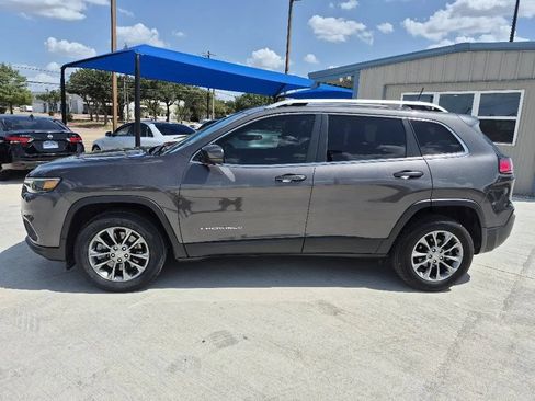 Used 2019 Jeep Cherokee Latitude Plus FWD image 2
