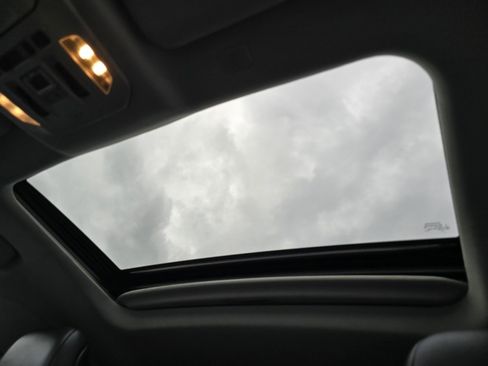 Used 2021 Toyota Highlander XLE image 16