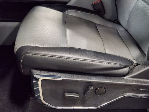 Used 2023 Ford F150 Lariat w/ Trailer Tow Package image 45