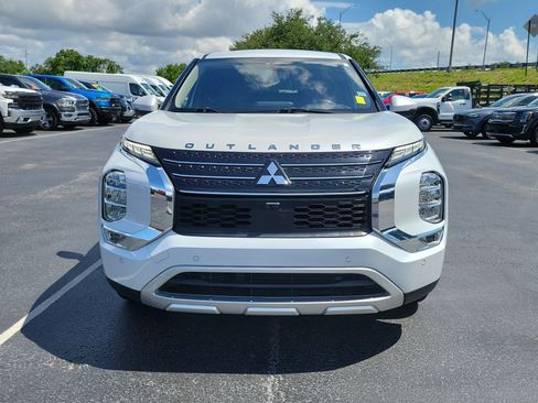 Used 2024 Mitsubishi Outlander SE FWD image 2