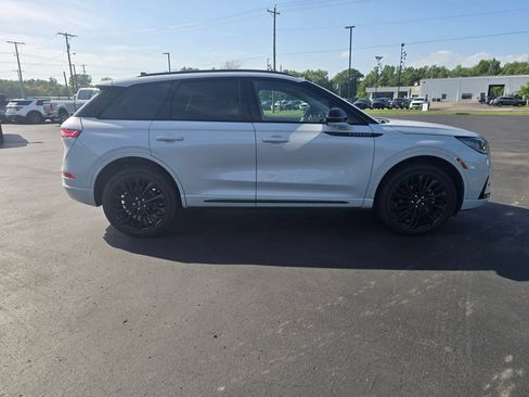 Used 2025 Lincoln Corsair AWD w/ Equipment Group 101A image 4