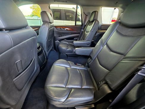 Used 2019 Cadillac Escalade Luxury AWD/4WD image 68