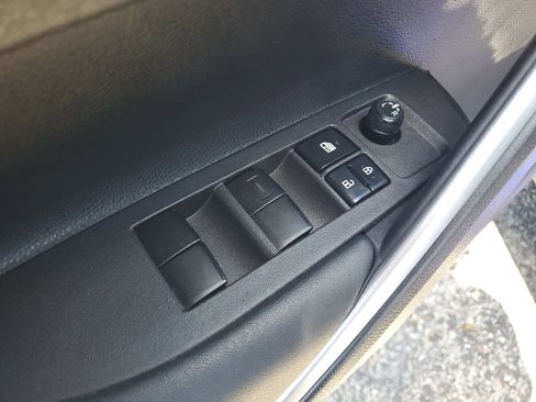 Used 2024 Toyota Corolla Cross AWD Hybrid w/ Moonroof Package image 10