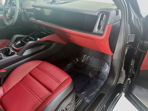 Certified 2025 Porsche Cayenne GTS image 30