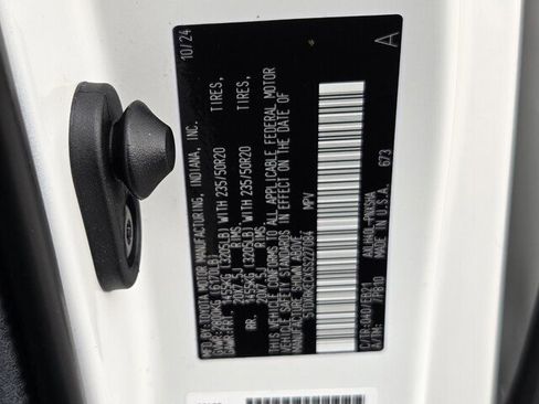 Certified 2025 Toyota Sienna XSE image 33