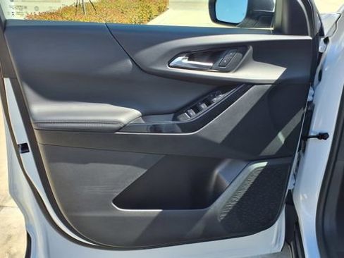 Used 2025 Chevrolet Equinox LT image 12