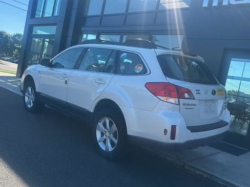 Used 2014 Subaru Outback 2.5i w/ Alloy Wheel Package AWD/4WD image 12