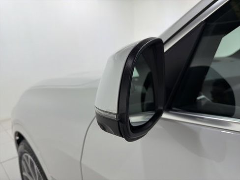 Certified 2024 BMW X7 xDrive40i image 9