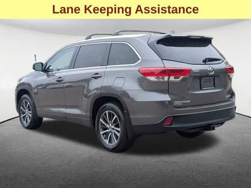 Used 2017 Toyota Highlander XLE AWD/4WD image 6