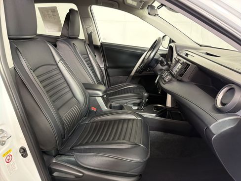 Used 2018 Toyota RAV4 LE w/ Carpet Mat Package AWD/4WD image 28